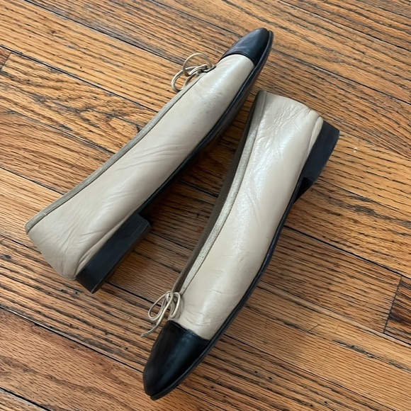 Used Chanel two toned Ballet Flats size 38.5 - Picture 7 of 9